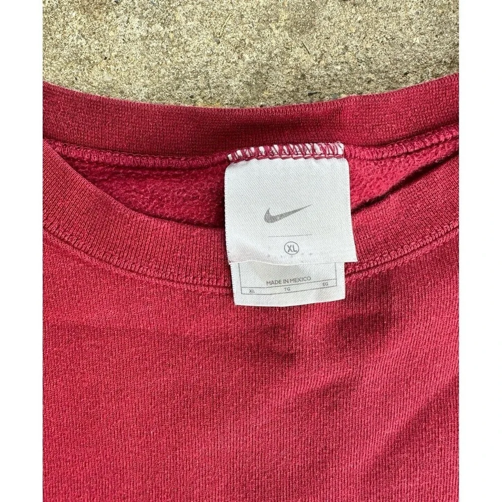 Nike Mens Crewneck Sweatshirt Burgundy Embroidered Swoosh‎ XL Fleece Pullover